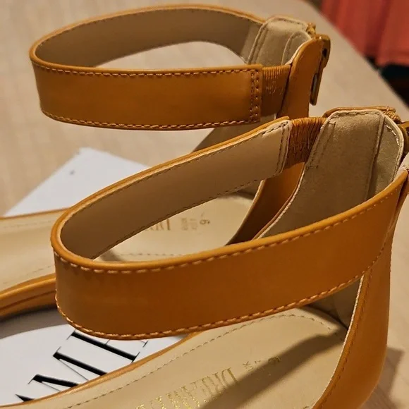 Dream Pairs Pointed Toe Tan Ankle Strap Shoes - Picture 7 of 11
